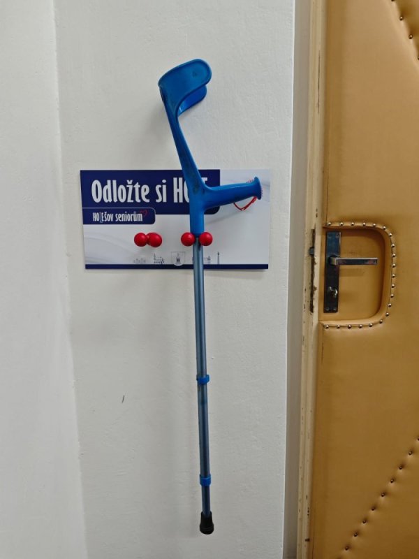 Instalace držáků Gnubbel v Holešově na poliklinice